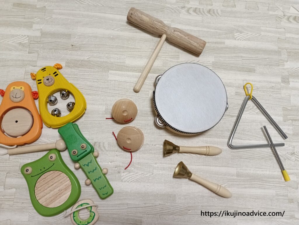 1歳と3歳のきょうだいが仲良く遊んだおもちゃ3選こども用楽器セット1